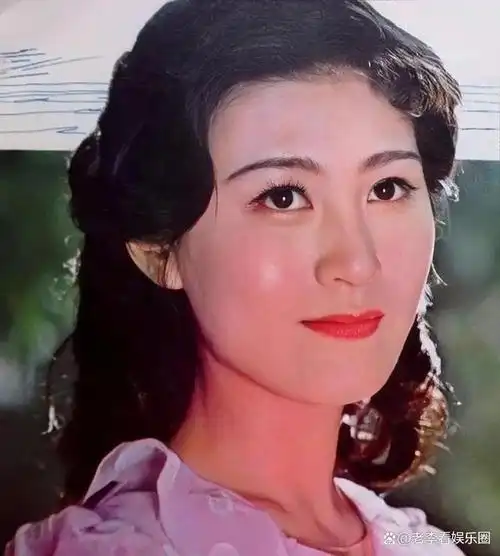 在金庸武侠小说《笑傲江湖》中,岳不群的夫人,也就是宁中则,是剧中少