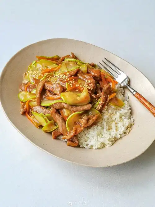 keepeathealthy#更适合中国宝宝的减脂餐——300大卡的「西葫芦牛肉