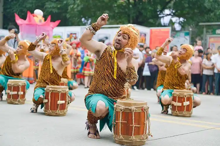 上一页 下一页 作品名称: 猴鼓舞  作品描述: 这是上林县镇圩瑶族乡