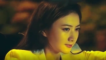 澳门风云:高先生给洛欣下药,幸好坚哥及时来救场,阻止了他