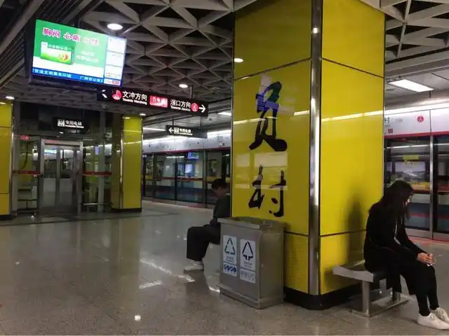 天河辣眼睛员村地铁站有人当众方便原因竟然是这个