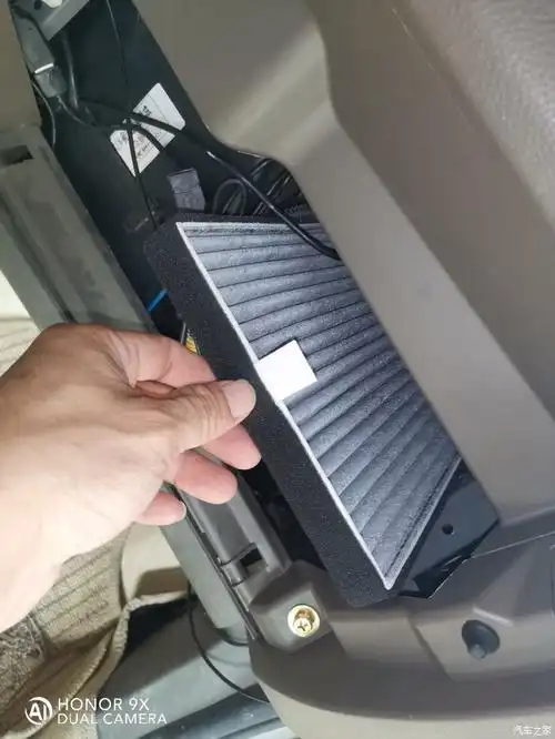 【图】荣光v换空调滤芯教程_五菱荣光v论坛_汽车之家论坛