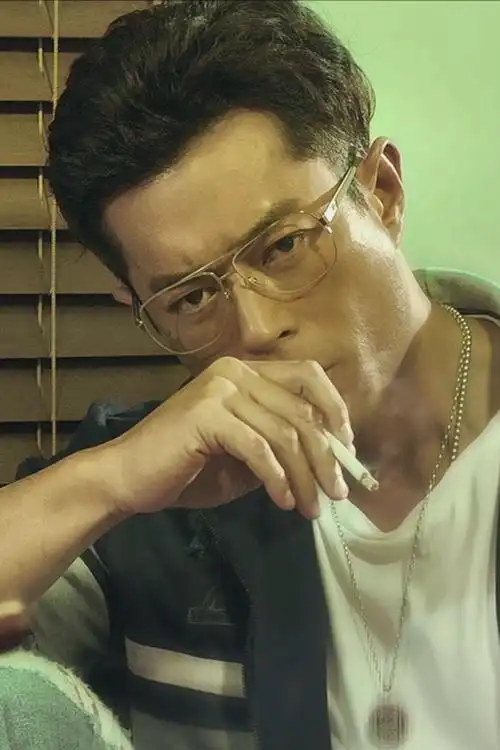 罗永就.《窃听风云3》跛,眼镜,守护者,斯文但动手,情深不寿.#古天乐