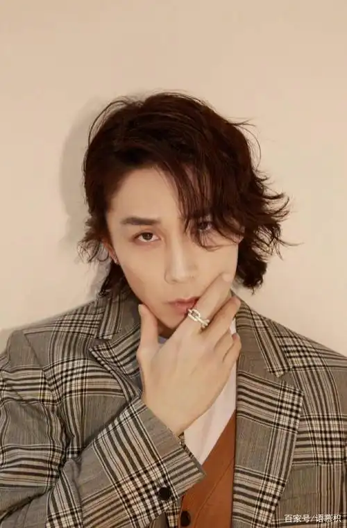 李承铉谈成为全职爸爸的经历,这让我想起曾被嘲到热搜第一的他