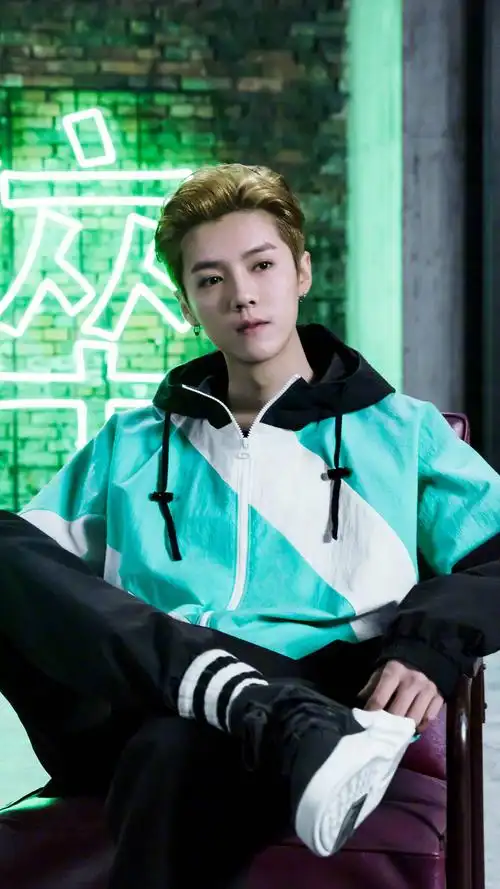 11:37留言☆☆☆  引用 〖风荷游月《皇后的新衣》成功签约繁体出版