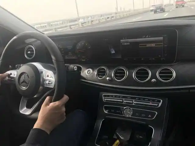 25岁晋级奶爸如愿开上奔驰e300l