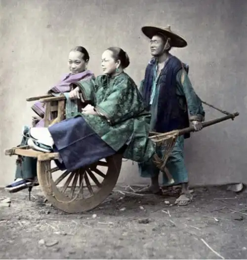 外国人拍摄的清末彩色老照片,众生百态,一览无余