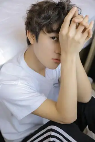 邵明明_演员_作品_个人资料_简历_生日_经历_留言 - 酷乐米