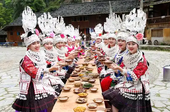 苗族长桌宴