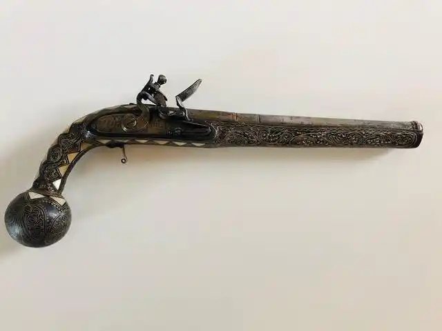格鲁吉亚人华丽的燧发手枪,其保存状态完美,品相极好,非常罕见