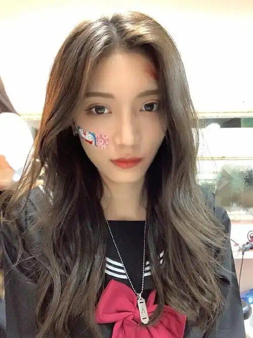 美少女gnz48-洪静雯迷人自拍美照好酷啊_高清图集_新浪网