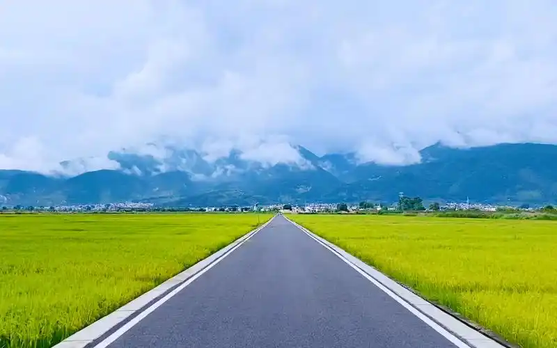 7815 洱海很漂亮,云南的云很美.