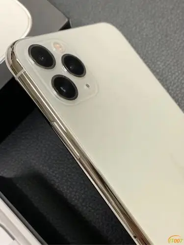 便宜出iphone11promax银白色256g国行全网双卡成色98以上新