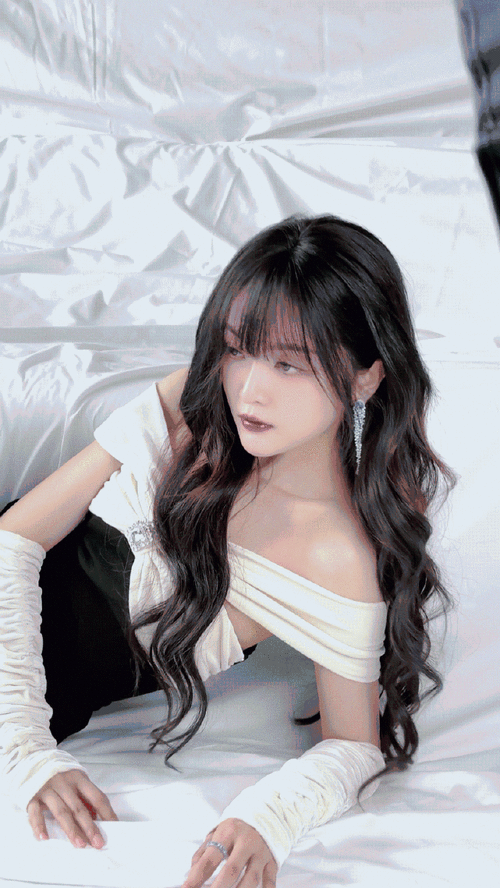 吴宣仪吐舌wink##吴宣仪纯欲千金妆