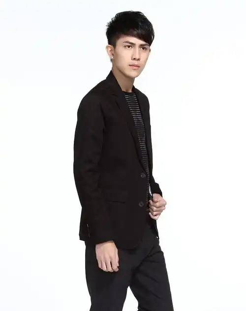 黑色帅气翻领长袖西装