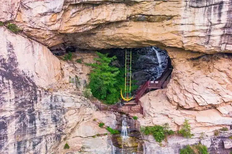 保定阜平天生桥瀑布群风景壮美这里是太行深处的香格里拉