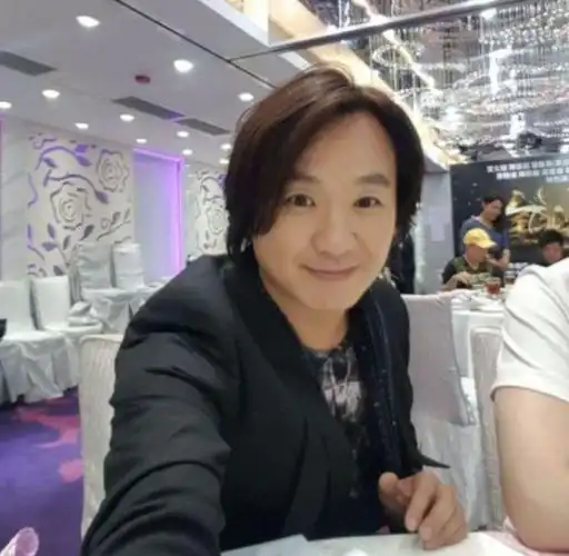 张柏芝初恋男友曝光,隐瞒了22年之久,他一直帮助张柏芝成长!_朱永棠