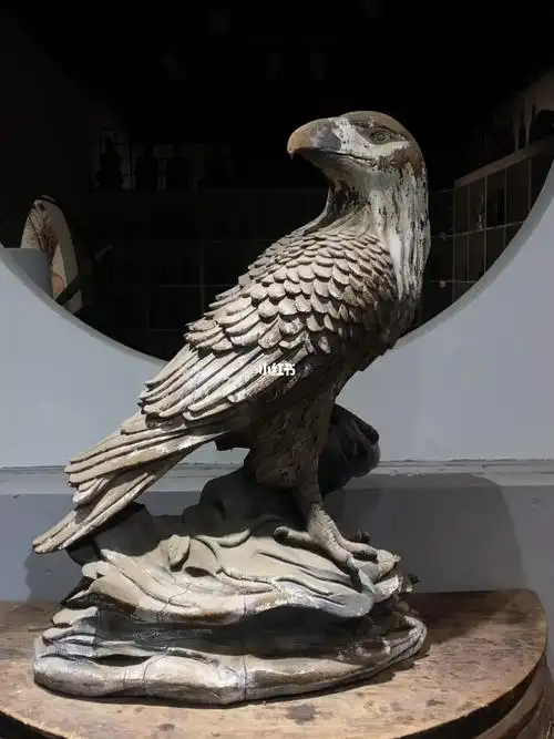 案头陈设佳品鹰高93宽70cm楠木老木雕案