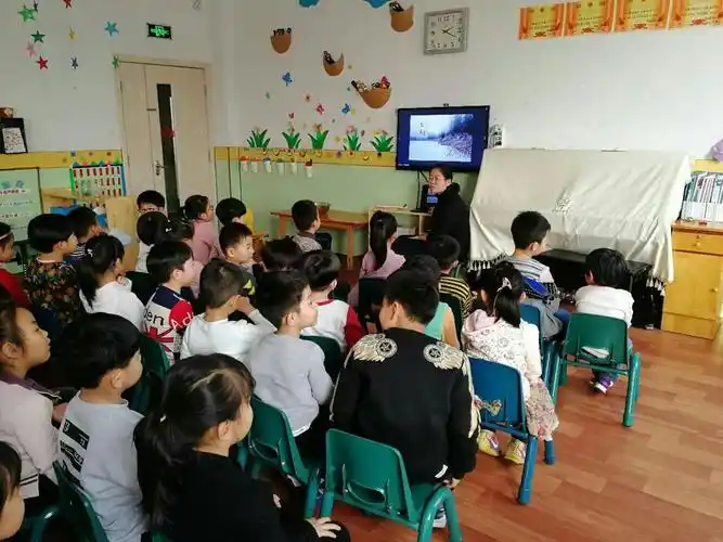 盛世嘉园幼儿园大班主题五《什么联络你我他》次主题三《特殊信号》