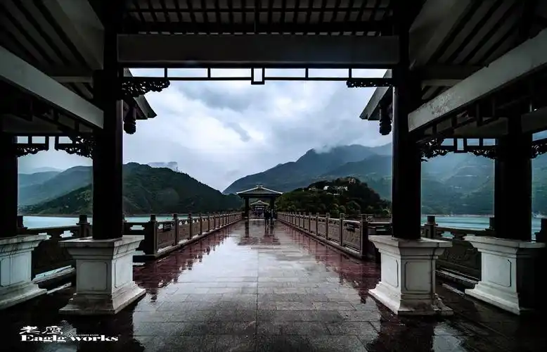 雨中白帝城