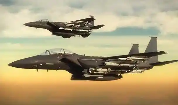 f15ex的最重要的改进之一是采用了最新的玻璃化座舱,采用一个大尺寸的