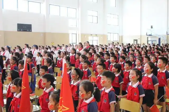 沥东小学举行"童声赞祖国 匠心齐筑梦"主题活动