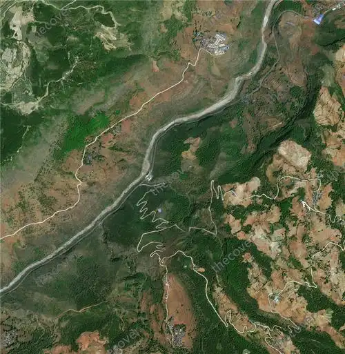 2019年4月27日,高分二号卫星图显示,瓦吉吉村对面村庄的密布"毛血细管