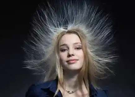 一到冬天就"炸毛",头发被静电牵着走,4招恢复服帖顺滑