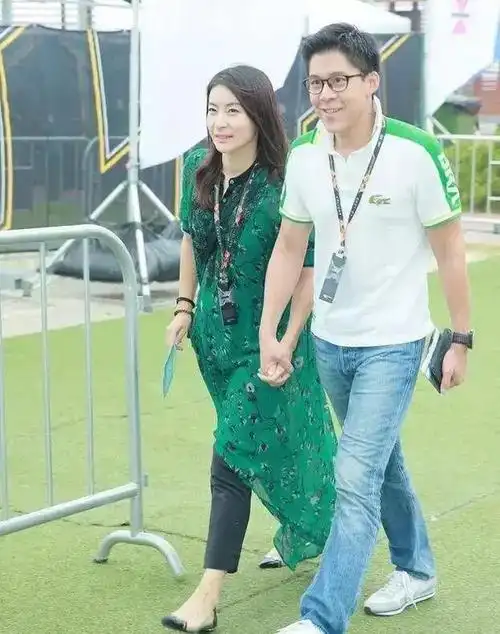 作为体育界的一员,郭晶晶免不了与同事合作交流.