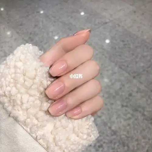 气质美甲  #裸色美甲  春天想换一个粉嫩嫩又显白的美甲,选了裸粉色