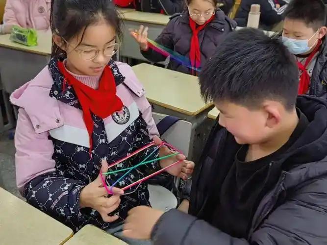 小先生讲堂 | 快乐的手指游戏——翻花绳_李梦瑶_玩法_父母