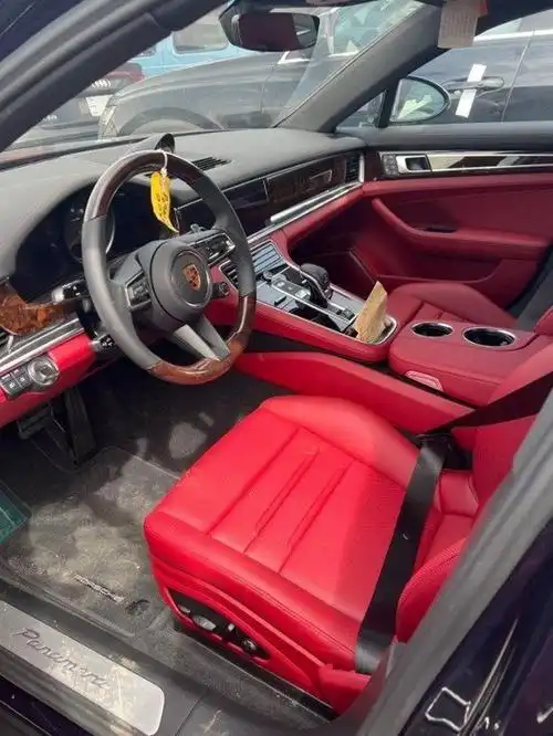 2023款保时捷帕拉梅拉2.9t 波尔多红内饰-新浪汽车