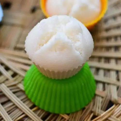 自制米发糕,刚出炉就闻到了特别的香甜味儿,不禁口水滴哒