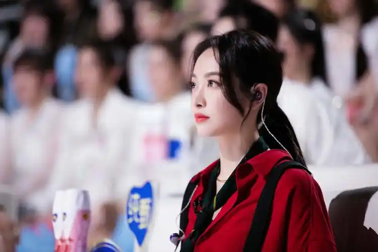 宋茜《创造营2020》组建"不宋战队"迎战首场竞演 贴心教学为学员花式