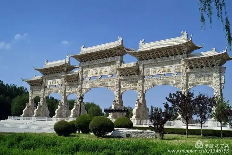 银川的门户南大门牌坊