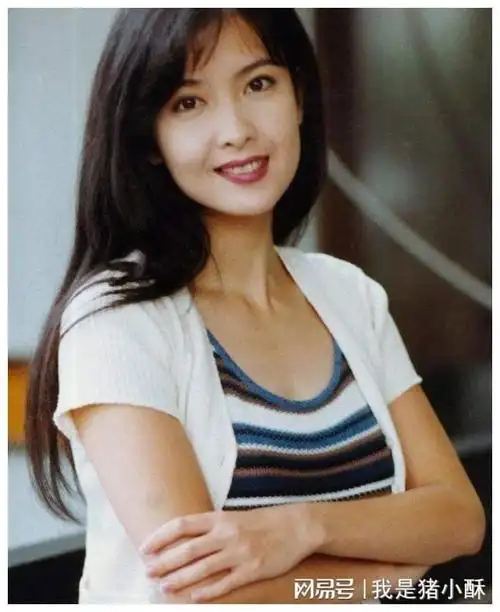 周慧敏55岁婚姻真相:13年未生子,丈夫多次出轨却仍恩爱