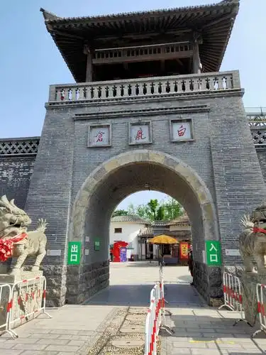 写美篇白鹿原白鹿仓景区位于古城西安著名的白鹿原上,处于西安市近郊