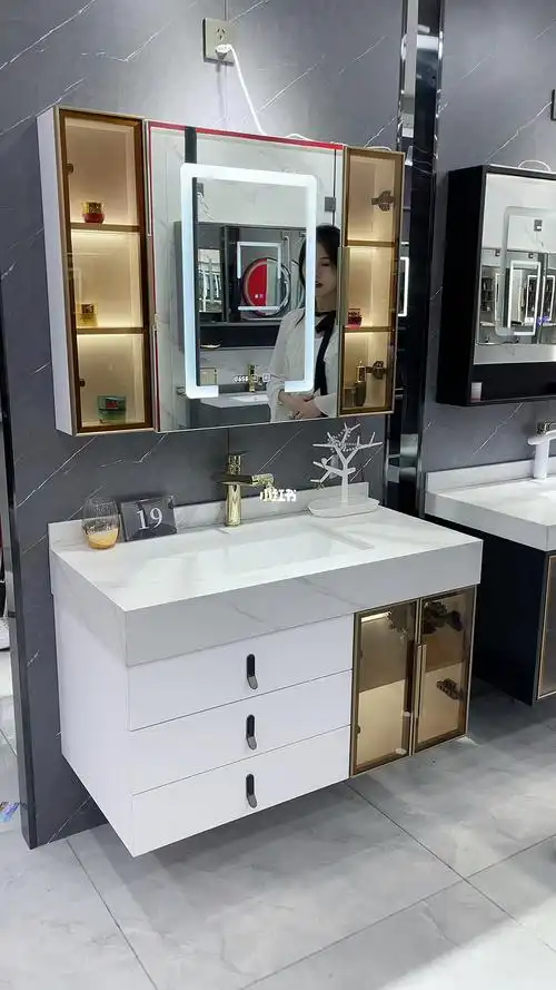 新款美妆镜智能镜柜浴室柜