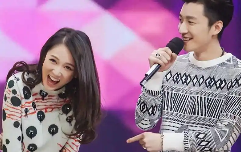 陈乔恩现身祭拜乔任梁,腿部肿胀外套遮肚疑有孕,艾伦吃醋未同行_儿子