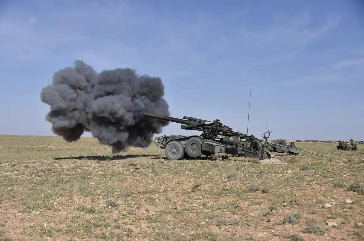 其中此前采购自中国的pll-01牵引式榴弹炮再次登场参加演习