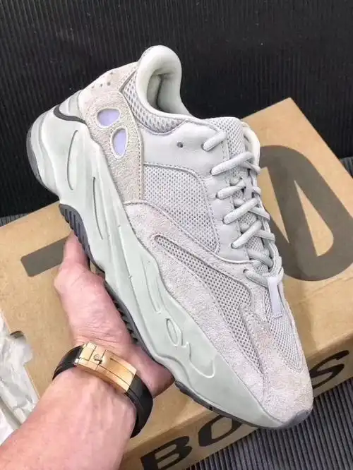 yeezy 700 海盐