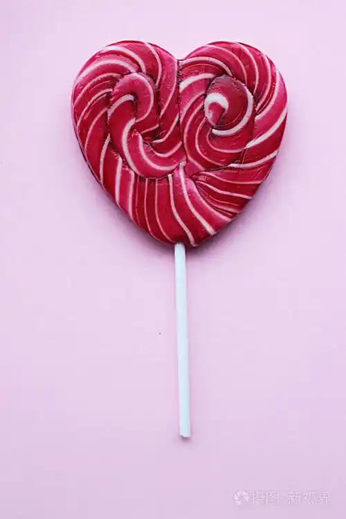 糖果放一颗心的形状