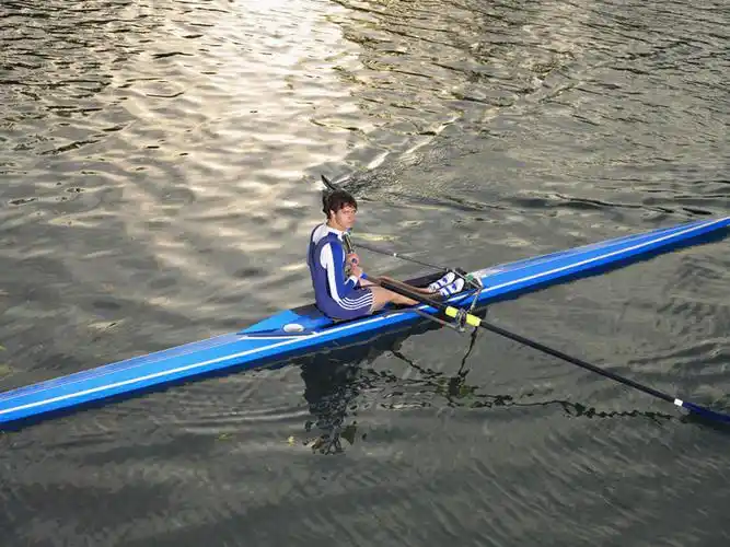 划船,皮划艇,西方人,一个人,运动员,坐,横图,俯视,室外,白天,河流,水