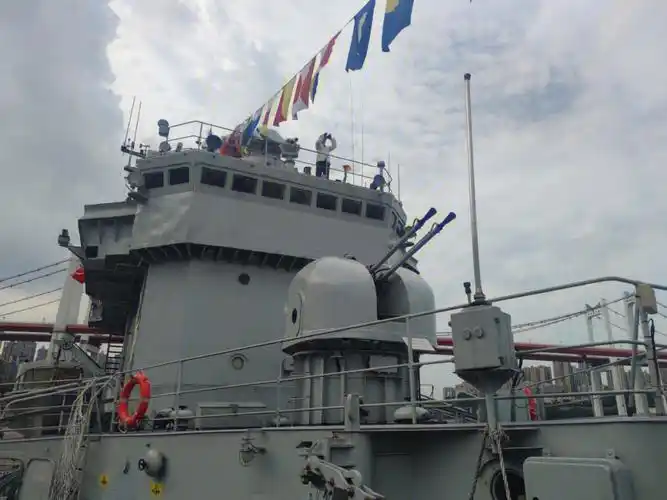 旅行  #军迷  珠海舰系051型导弹驱逐舰,是上世纪90年代我国海军的