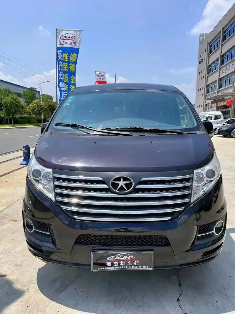 9手动柴油版,6档 7座商务车,影楼外景拍摄接新娘车!车内还有新娘体香!