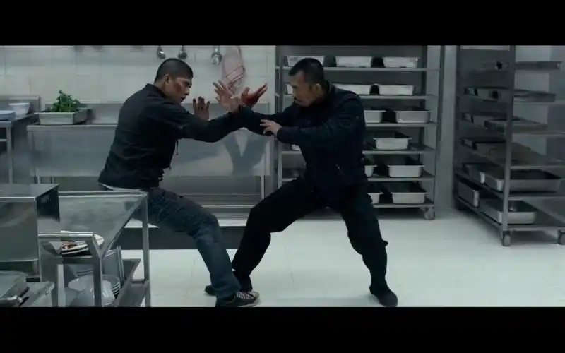 功夫片后起之秀印尼电影突袭2暴徒打斗合集