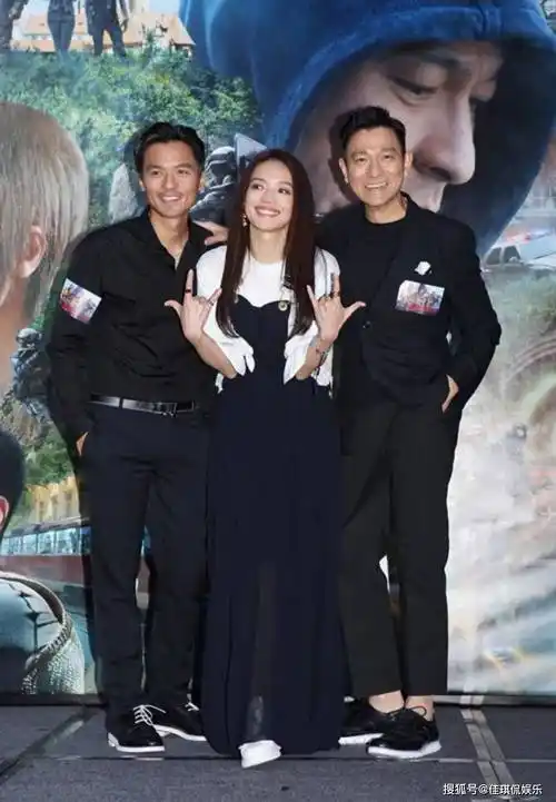 60岁状态佳,与冯德伦站一起像同龄人_郭富城_身高_差别