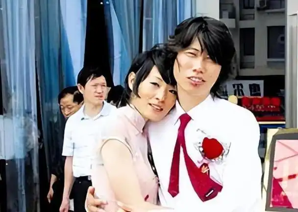 历经两段破碎的婚姻,陈琳的心头笼罩上了深深的绝望,生活的希望似乎已