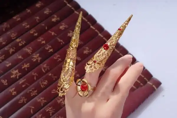 《如懿传》周迅为"娴妃"留长指甲,霍建华对戏几乎不看剧本被赞敬业!