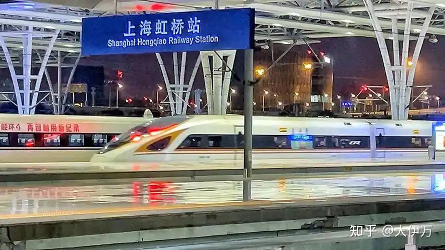 北京到上海仅25小时cr450高铁列车冲上热搜比民航客机还快的高铁来了